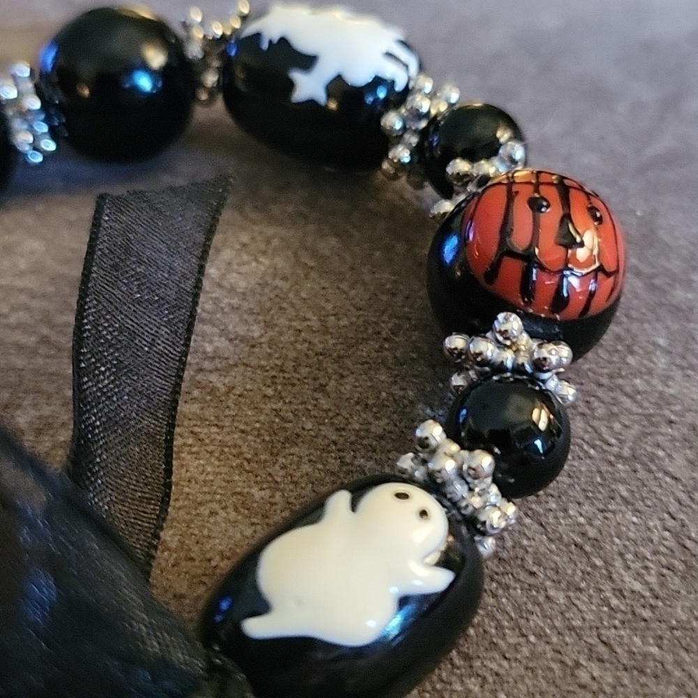 3/$30 Lampwork Glass Halloween Ghost Beaded Stretch Bracelet - Picture 4 of 6